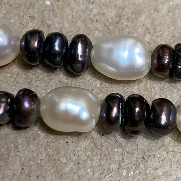 Lovely vintage two toned double strand genuine pearl necklace. - Picture 14 of 17